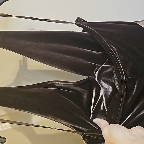 BCBG Maxazria large brown velvet sleeveless dress ๐ ๐ โจ๏ธ - Picture 6 of 6